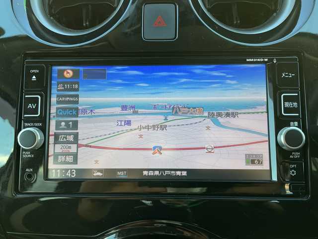 日産 ノート e－パワー X 青森県 2017(平29)年 13.1万km ブリリアントホワイトパール ワンオーナー/純正SDナビ・フルセグTV/CD・DVD・Bluetooth・SD/アラウンドビューモニター/エマージェンシーブレーキ/車線逸脱警報/フロント・バックソナー/ヒーター付ドアミラー/横滑り防止機能/ETC/ステアリングスイッチ/LEDヘッドライト/オートライト/フォグランプ/保証書・取扱書