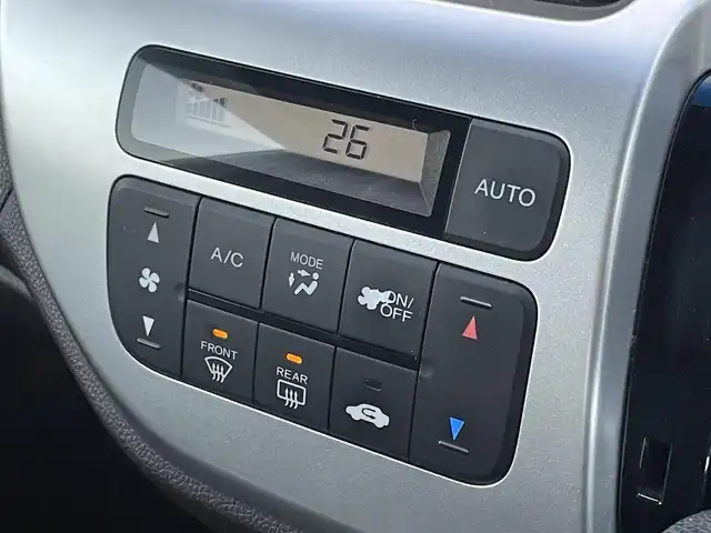 ホンダ Ｎ ＷＧＮ カスタム Gターボ SSクールPKG 香川県 2015(平27)年 8.4万km プレミアムホワイトパールⅡ 特別仕様車/→クオリティインテリア(プライムスムース＆ジャージコンビシート)/・バーガンディダブルステッチ/→インパネガーニッシュ/【レイヤードクリアパネル、シルバーライン】/→ドアライニング【表皮付】/→カスタムデザインバンパー【フロント/リア】/→運転席用iーSRSエアバック【連続容量変化タイプ】/→助手席用SRSエアバック/→VSA【ABS+TCS+横滑り抑制】/→カラードテールゲートスポイラー【連続容量変化タイプ】/→プラズマクラスターオートエアコン/→オートリトラミラー/→特別仕様車専用フロントグリル/→IRカット(遮熱)/UVカット機能付フロントウィンドウ/→IRカット(遮熱)/スーパーUVカットフロントドアガラス/→ハーフシェイド・フロントウィンドウ/→ディスチャージヘッドライト/→エマージェンシーストップシグナル/→アイドリングストップ/社外SDナビ/【フルセグTV/AM/FM/Bluetooth】/バックカメラ/革巻きステアリング/ステアリングリモコン/クルーズコントロール/パドルシフト/純正フロアマット/純正ドアバイザー/純正１４インチアルミホイール/プッシュスタート/ホンダスマートキーシステム