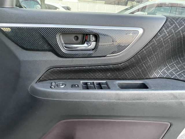 ホンダ Ｎ ＷＧＮ カスタム Gターボ SSクールPKG 香川県 2015(平27)年 8.4万km プレミアムホワイトパールⅡ 特別仕様車/→クオリティインテリア(プライムスムース＆ジャージコンビシート)/・バーガンディダブルステッチ/→インパネガーニッシュ/【レイヤードクリアパネル、シルバーライン】/→ドアライニング【表皮付】/→カスタムデザインバンパー【フロント/リア】/→運転席用iーSRSエアバック【連続容量変化タイプ】/→助手席用SRSエアバック/→VSA【ABS+TCS+横滑り抑制】/→カラードテールゲートスポイラー【連続容量変化タイプ】/→プラズマクラスターオートエアコン/→オートリトラミラー/→特別仕様車専用フロントグリル/→IRカット(遮熱)/UVカット機能付フロントウィンドウ/→IRカット(遮熱)/スーパーUVカットフロントドアガラス/→ハーフシェイド・フロントウィンドウ/→ディスチャージヘッドライト/→エマージェンシーストップシグナル/→アイドリングストップ/社外SDナビ/【フルセグTV/AM/FM/Bluetooth】/バックカメラ/革巻きステアリング/ステアリングリモコン/クルーズコントロール/パドルシフト/純正フロアマット/純正ドアバイザー/純正１４インチアルミホイール/プッシュスタート/ホンダスマートキーシステム