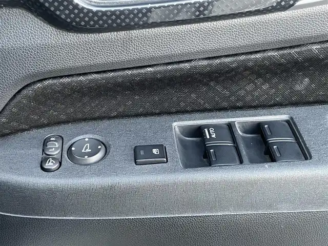 ホンダ Ｎ ＷＧＮ カスタム Gターボ SSクールPKG 香川県 2015(平27)年 8.4万km プレミアムホワイトパールⅡ 特別仕様車/→クオリティインテリア(プライムスムース＆ジャージコンビシート)/・バーガンディダブルステッチ/→インパネガーニッシュ/【レイヤードクリアパネル、シルバーライン】/→ドアライニング【表皮付】/→カスタムデザインバンパー【フロント/リア】/→運転席用iーSRSエアバック【連続容量変化タイプ】/→助手席用SRSエアバック/→VSA【ABS+TCS+横滑り抑制】/→カラードテールゲートスポイラー【連続容量変化タイプ】/→プラズマクラスターオートエアコン/→オートリトラミラー/→特別仕様車専用フロントグリル/→IRカット(遮熱)/UVカット機能付フロントウィンドウ/→IRカット(遮熱)/スーパーUVカットフロントドアガラス/→ハーフシェイド・フロントウィンドウ/→ディスチャージヘッドライト/→エマージェンシーストップシグナル/→アイドリングストップ/社外SDナビ/【フルセグTV/AM/FM/Bluetooth】/バックカメラ/革巻きステアリング/ステアリングリモコン/クルーズコントロール/パドルシフト/純正フロアマット/純正ドアバイザー/純正１４インチアルミホイール/プッシュスタート/ホンダスマートキーシステム