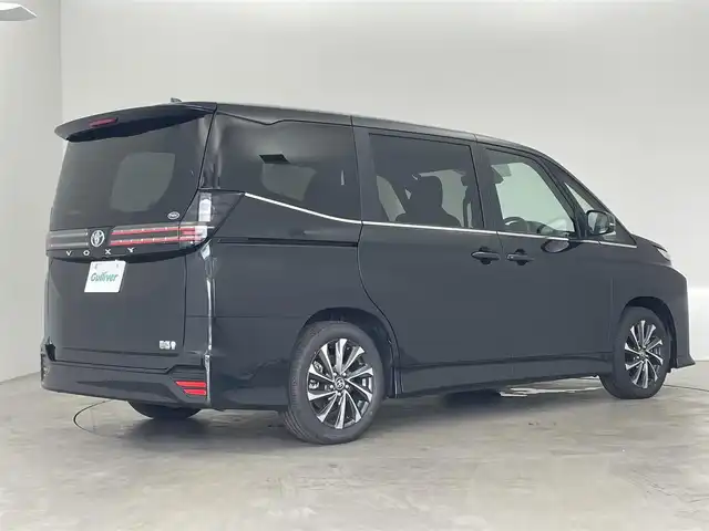 トヨタ ヴォクシー ハイブリッド S－Z 埼玉県 2025(令7)年 0.1万km未満 グリッターブラックガラスフレーク 10.5インチディスプレイオーディオ/ナビキット/ＣＤ ＤＶＤキット フルセグTV USB BT HDMI/バックカメラ/トヨタセーフティセンス/プロアクティブドライビングアシスト/アドバンスドドライブ/プリクラッシュセーフティ/レーンディパーチャアラート/ブラインドスポットモニター/クリアランスソナー/パーキングサポートブレーキ/ロードサインアシスト/オートマチックハイビーム/レーダークルーズコントロール/ヘッドアップディスプレイ/デジタルインナーミラー/ユニバーサルステップ/ステアリングリモコン/ハーフレザーシート/シートヒーター/両側パワースライドドア/LEDオートライト/ビルトインＥＴＣ2.0/スマートキー/スペアタイヤ