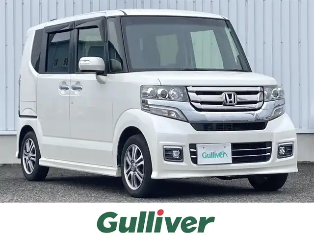 ホンダ Ｎ ＢＯＸ カスタム SSパッケージ 熊本県 2017(平29)年 8.9万km プレミアムホワイトパールⅡ 純正ナビ　VXM-174VFXi/・CD/DVD/SD/BT/FM/AM/USB/・フルセグTV/・バックカメラ/横滑り防止システム/アイドリングストップ/ビルトインETC/両側パワースライドドア/布シート/・D/N席シートヒーター/ステアリングスイッチ/電動格納ミラー/・ウインカーミラー/オートライト/・キセノンライト/・フォグランプ/後席サンシェード/純正フロアマット/ダブル＆サイドエアバック/プッシュスタート/スマートキー/・スペアキーｘ１/取扱説明書