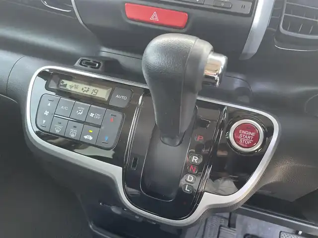 ホンダ Ｎ ＢＯＸ カスタム G Lパッケージ 熊本県 2016(平28)年 7.3万km クリスタルブラックパール 純正ナビ/・AM/FM/CD/DVD/BT/SD/・フルセグTV/・バックカメラ/片側パワースライドドア/ETC/前後ドライブレコーダー/オートライト/ステアリングスイッチ/電動格納ミラー/ウインカーミラー/横滑り防止装置/フォグライト/純正アルミホイール/スペアキー