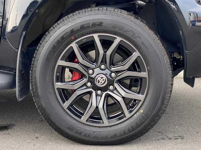 トヨタ ハイラックス Z GRスポーツ 岐阜県 2024(令6)年 1.6万km アティチュードブラックマイカ ワンオーナー/ハードトノカバー（OP）/トヨタセーフティセンス/・プリクラッシュセーフティ【PCS】/・レーンディパーチャーアラート【LDA】/・レーダークルーズコントロール【ブレーキ制御付】/・ロードサインアシスト【RSA】/・先行車発進告知機能【TMN】/クリアランスソナー前後/純正8インチディスプレイオーディオ/全周囲カメラ/ハーフレザーシート/運転席パワーシート/LEDヘッドライト/フロントフォグランプ/本革巻きステアリング/シフトノブ/MTモード付AT/パドルシフト/アルミペダル/純正18インチAW/純正フロアマット（OP）/純正サイドバイザー（OP）/前後ドライブレコーダー（ZDR-058）/カロッツェリア製ETC