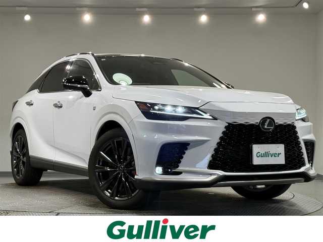 レクサス ＲＸ 350 Fスポーツ 愛知県 2023(令5)年 0.5万km ホワイトノーヴァガラスフレーク パノラマルーフ　/マークレビンソンサウンド/ＩＴＳコネクト　/　-通信利用型レーダークルーズコントロール/　-緊急車両存在通知/　-出会い頭注意喚起/　-右折時注意喚起/　-赤信号注意喚起/　-信号待ち発進準備案内/輻射ヒーター　/シートヒーター　/ベンチレーション　/電動格納後席シート　/置くだけ充電　/オレンジキャリパー　/ルーフレール　/デジタルインナーミラー　/黒レザーシート/レクサスチームメイト/　-Advanced Drive/　-Advanced Park +パーキングサポートブレーキ /レクサスセーフティシステム＋/　-衝突被害軽減ブレーキ/　-車線はみ出しアラート/　-ハンドル操作サポート/　-レーンチェンジアシスト/　-追従ドライブ支援機能/　-自動ハイビーム/　-標識読み取りディスプレイ/　-発進遅れ告知機能/　-ドライバー異常時対応システム/　-ドライバーモニター連携/　-フロントクロストラフィックアラート/　-プロアクティブドライビングアシスト/ブラインドスポットモニター/12.3インチナビ/（Bluetooth/フルセグTV/Miracast/CarPlay/HDMI)/ヘッドアップディスプレイ/ステアリングヒーター
