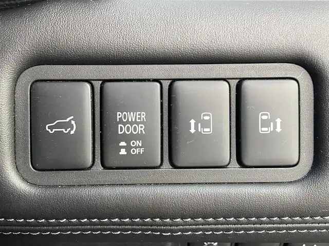 三菱 デリカＤ：５ P 滋賀県 2023(令5)年 2.6万km アメジストブラック 社外8型ナビ/・Bluetooth/・フルセグ/アラウンドビューモニター/革ステアリングリモコン/ステアリングヒーター/パドルシフト/ETC/シートヒーター/LEDオートライト/オートハイビーム/フォグライト/クルーズコントロール/ブラインドスポットモニター/電動リアゲート/パワースライドドア/ブレーキホールド/電動パーキング/ルーフビームガーニッシュ/４WD切り替え