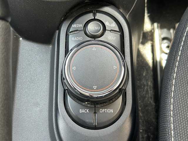ＭＩＮＩ ミニ ワン 兵庫県 2016(平28)年 2.3万km ベージュ 純正ナビ/(BT/USB/AUX)/ETC/MTモード付/前方ドライブレコーダー/フォグランプ/電動格納ミラー/社外フロアマット/スマートキー