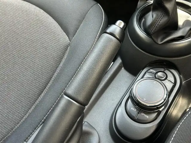 ＭＩＮＩ ミニ ワン 兵庫県 2016(平28)年 2.3万km ベージュ 純正ナビ/(BT/USB/AUX)/ETC/MTモード付/前方ドライブレコーダー/フォグランプ/電動格納ミラー/社外フロアマット/スマートキー