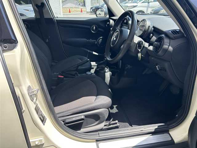 ＭＩＮＩ ミニ ワン 兵庫県 2016(平28)年 2.3万km ベージュ 純正ナビ/(BT/USB/AUX)/ETC/MTモード付/前方ドライブレコーダー/フォグランプ/電動格納ミラー/社外フロアマット/スマートキー