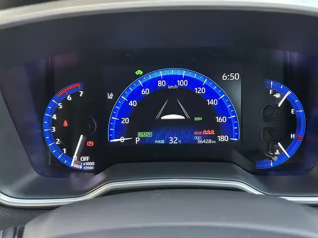 トヨタ カローラ クロス ハイブリッド Z 熊本県 2021(令3)年 3.7万km プラチナホワイトパールマイカ モデリスタエアロ/モデリスタ18インチAW/スカイルーフ/ワンオーナー/衝突軽減ブレーキ/レーンキープアシスト/プッシュスタート/純正ナビ/（フルセグTV・BTオーディオ）/全方位カメラ/ビルトインETC/前後ドライブレコーダー/レーダークルーズ/パワーバックドア/ルーフレール/右前席パワーシート/前席シートヒーター/LEDヘッドライト/オートライト/フォグライト/前後コーナーセンサー/横滑り防止装置/ウィンカーミラー/純正フロアマット/純正ドアバイザー/新車保証書/取扱説明書/スマートスペアキー×1本