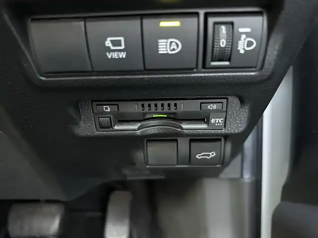 トヨタ カローラ クロス ハイブリッド Z 熊本県 2021(令3)年 3.7万km プラチナホワイトパールマイカ モデリスタエアロ/モデリスタ18インチAW/スカイルーフ/ワンオーナー/衝突軽減ブレーキ/レーンキープアシスト/プッシュスタート/純正ナビ/（フルセグTV・BTオーディオ）/全方位カメラ/ビルトインETC/前後ドライブレコーダー/レーダークルーズ/パワーバックドア/ルーフレール/右前席パワーシート/前席シートヒーター/LEDヘッドライト/オートライト/フォグライト/前後コーナーセンサー/横滑り防止装置/ウィンカーミラー/純正フロアマット/純正ドアバイザー/新車保証書/取扱説明書/スマートスペアキー×1本