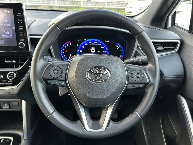 トヨタ カローラ クロス ハイブリッド Z 熊本県 2021(令3)年 3.7万km プラチナホワイトパールマイカ モデリスタエアロ/モデリスタ18インチAW/スカイルーフ/ワンオーナー/衝突軽減ブレーキ/レーンキープアシスト/プッシュスタート/純正ナビ/（フルセグTV・BTオーディオ）/全方位カメラ/ビルトインETC/前後ドライブレコーダー/レーダークルーズ/パワーバックドア/ルーフレール/右前席パワーシート/前席シートヒーター/LEDヘッドライト/オートライト/フォグライト/前後コーナーセンサー/横滑り防止装置/ウィンカーミラー/純正フロアマット/純正ドアバイザー/新車保証書/取扱説明書/スマートスペアキー×1本