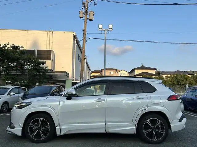 トヨタ カローラ クロス ハイブリッド Z 熊本県 2021(令3)年 3.7万km プラチナホワイトパールマイカ モデリスタエアロ/モデリスタ18インチAW/スカイルーフ/ワンオーナー/衝突軽減ブレーキ/レーンキープアシスト/プッシュスタート/純正ナビ/（フルセグTV・BTオーディオ）/全方位カメラ/ビルトインETC/前後ドライブレコーダー/レーダークルーズ/パワーバックドア/ルーフレール/右前席パワーシート/前席シートヒーター/LEDヘッドライト/オートライト/フォグライト/前後コーナーセンサー/横滑り防止装置/ウィンカーミラー/純正フロアマット/純正ドアバイザー/新車保証書/取扱説明書/スマートスペアキー×1本