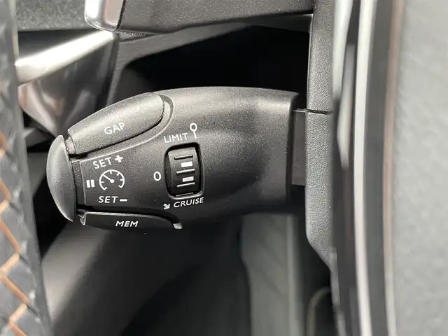 プジョー ３００８ GTライン ブルー HDi 宮崎県 2020(令2)年 5.3万km GRISHURRICANE 純正メモリナビ/・CD/・DVD/・Bluetooth/・AM/・FM/・フルセグ/・スマホ連携/ETC/社外前後ドライブレコーダー/バックカメラ/サイドカメラ/革巻きステアリング/ステアリングリモコン/パドルシフト/クルーズコントロール/ハーフレザーシート/前席シートヒーター/運転席パワーシート/運転席シートメモリ/ブラインドスポットモニター/純正LEDヘッドライト/オートライト/インテリジェントハイビーム/レーンキープアシスト/前後クリアランスソナー/パワーバックドア