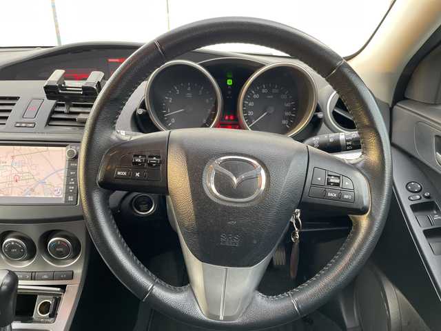 マツダ アクセラ スポーツ 15S ナビエディション 神奈川県 2011(平23)年 10万km クリスタルホワイトパールマイカ 純正ＨＤＤナビ　/ワンセグＴＶ　/オートライト　/コーナーセンサー　/ＭＴ付ミッションＡＴ　/プッシュスタート　/ＡＡＣ　/ドアバイザー　/ＣＤ／ＤＶＤ