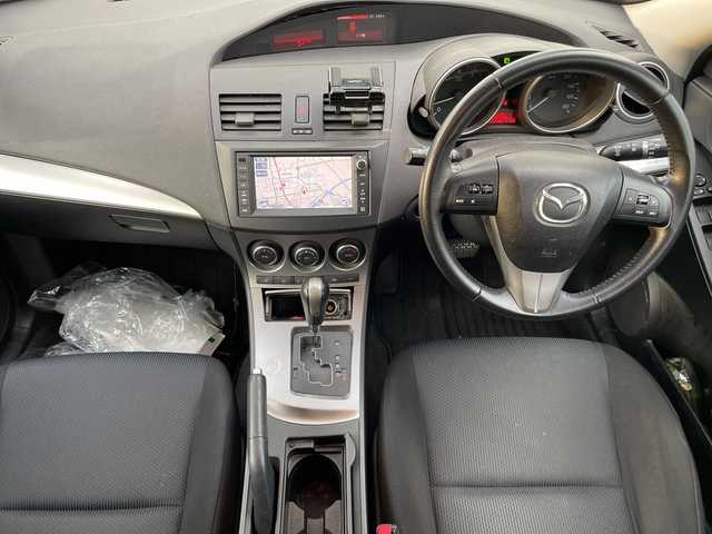 マツダ アクセラ スポーツ 15S ナビエディション 神奈川県 2011(平23)年 10万km クリスタルホワイトパールマイカ 純正ＨＤＤナビ　/ワンセグＴＶ　/オートライト　/コーナーセンサー　/ＭＴ付ミッションＡＴ　/プッシュスタート　/ＡＡＣ　/ドアバイザー　/ＣＤ／ＤＶＤ