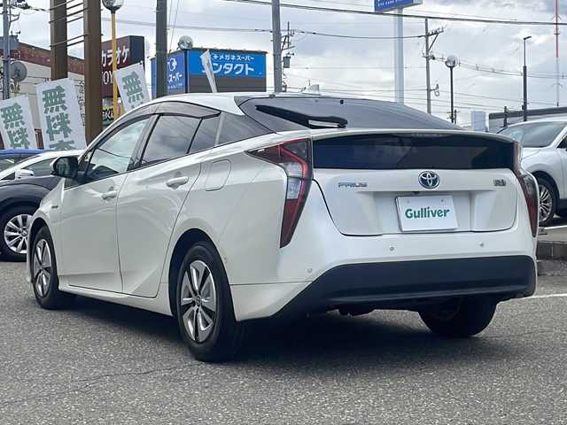 トヨタ プリウス A 福井県 2016(平28)年 11.6万km ホワイトパールクリスタルシャイン ワンオーナー /社外メモリナビゲーション/（CD/DVD）/バックカメラ/ワンセグテレビ/プリクラッシュセーフティ/レーンキープアシスト/アダプティブクルーズコントロール/ヘッドアップディスプレイ/パーキングアシスト/ブラインドスポットモニター/クリアランスソナー /純正15インチアルミホイール/オートリトラミラー /オートハイビーム/LEDヘッドライト/LEDフォグランプ/オートライト/ETC/ステアリングリモコン/プッシュスタート/スマートキー/保証書/取扱説明書