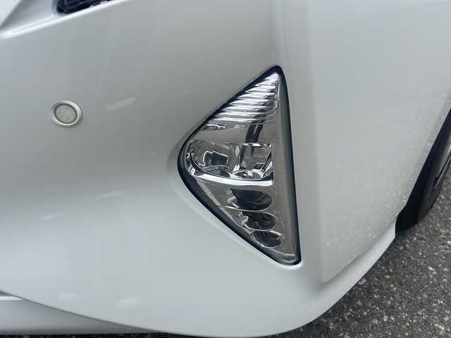 トヨタ プリウス A 福井県 2016(平28)年 11.6万km ホワイトパールクリスタルシャイン ワンオーナー /社外メモリナビゲーション/（CD/DVD）/バックカメラ/ワンセグテレビ/プリクラッシュセーフティ/レーンキープアシスト/アダプティブクルーズコントロール/ヘッドアップディスプレイ/パーキングアシスト/ブラインドスポットモニター/クリアランスソナー /純正15インチアルミホイール/オートリトラミラー /オートハイビーム/LEDヘッドライト/LEDフォグランプ/オートライト/ETC/ステアリングリモコン/プッシュスタート/スマートキー/保証書/取扱説明書