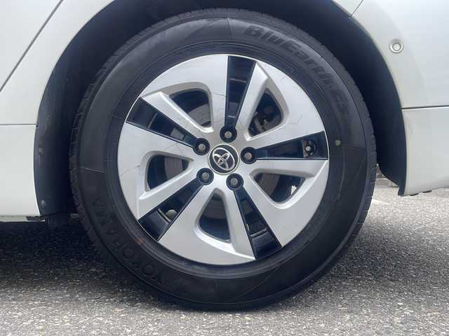 トヨタ プリウス A 福井県 2016(平28)年 11.6万km ホワイトパールクリスタルシャイン ワンオーナー /社外メモリナビゲーション/（CD/DVD）/バックカメラ/ワンセグテレビ/プリクラッシュセーフティ/レーンキープアシスト/アダプティブクルーズコントロール/ヘッドアップディスプレイ/パーキングアシスト/ブラインドスポットモニター/クリアランスソナー /純正15インチアルミホイール/オートリトラミラー /オートハイビーム/LEDヘッドライト/LEDフォグランプ/オートライト/ETC/ステアリングリモコン/プッシュスタート/スマートキー/保証書/取扱説明書