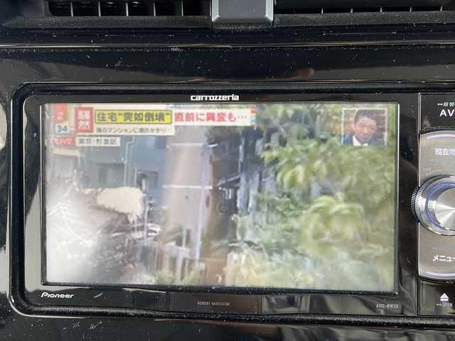 トヨタ プリウス A 福井県 2016(平28)年 11.6万km ホワイトパールクリスタルシャイン ワンオーナー /社外メモリナビゲーション/（CD/DVD）/バックカメラ/ワンセグテレビ/プリクラッシュセーフティ/レーンキープアシスト/アダプティブクルーズコントロール/ヘッドアップディスプレイ/パーキングアシスト/ブラインドスポットモニター/クリアランスソナー /純正15インチアルミホイール/オートリトラミラー /オートハイビーム/LEDヘッドライト/LEDフォグランプ/オートライト/ETC/ステアリングリモコン/プッシュスタート/スマートキー/保証書/取扱説明書
