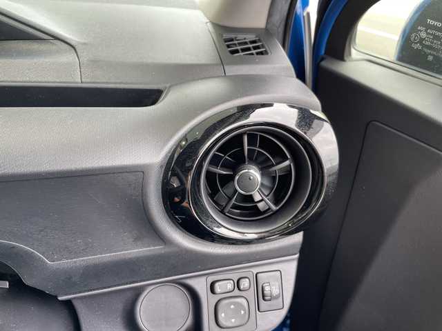 トヨタ アクア S 愛知県 2016(平28)年 3.5万km コバルトブルーメタリック ＳＤナビ/ＥＴＣ/フルセグ/CD DVD/Bluetooth/アイドリングストップ/ステアリングスイッチ/スマートキー/プッシュスタート