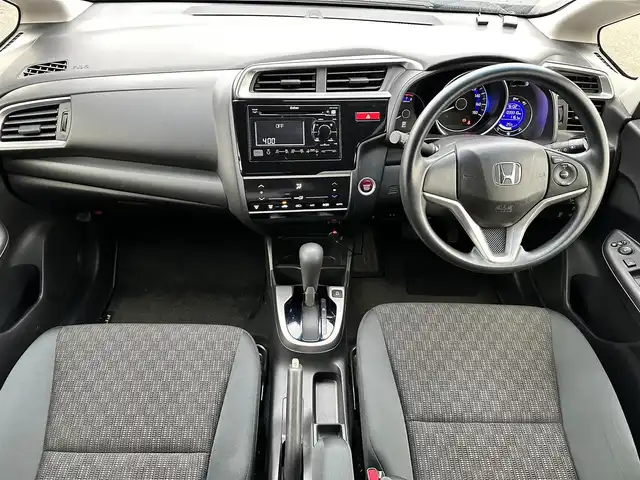 ホンダ フィット 13G Lパッケージ 島根県 2015(平27)年 3.4万km ティンテッドシルバーM 登録時走行距離33/310Km/ワンオーナー/プッシュスタート/社外デジタルインナーミラー/ウィンカーミラー/クルーズコントロール/純正ドアバイザー/オートライト/純正フロアマット/スマートキー/スペアキー×1