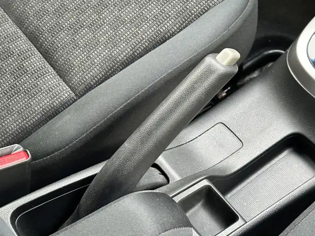 ホンダ フィット 13G Lパッケージ 島根県 2015(平27)年 3.4万km ティンテッドシルバーM 登録時走行距離33/310Km/ワンオーナー/プッシュスタート/社外デジタルインナーミラー/ウィンカーミラー/クルーズコントロール/純正ドアバイザー/オートライト/純正フロアマット/スマートキー/スペアキー×1