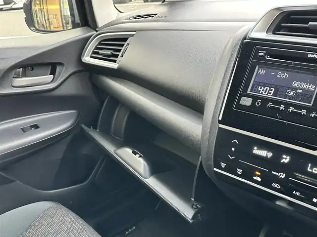 ホンダ フィット 13G Lパッケージ 島根県 2015(平27)年 3.4万km ティンテッドシルバーM 登録時走行距離33/310Km/ワンオーナー/プッシュスタート/社外デジタルインナーミラー/ウィンカーミラー/クルーズコントロール/純正ドアバイザー/オートライト/純正フロアマット/スマートキー/スペアキー×1