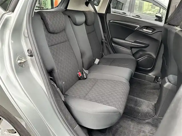 ホンダ フィット 13G Lパッケージ 島根県 2015(平27)年 3.4万km ティンテッドシルバーM 登録時走行距離33/310Km/ワンオーナー/プッシュスタート/社外デジタルインナーミラー/ウィンカーミラー/クルーズコントロール/純正ドアバイザー/オートライト/純正フロアマット/スマートキー/スペアキー×1