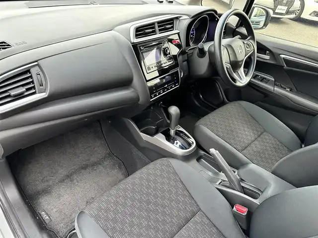 ホンダ フィット 13G Lパッケージ 島根県 2015(平27)年 3.4万km ティンテッドシルバーM 登録時走行距離33/310Km/ワンオーナー/プッシュスタート/社外デジタルインナーミラー/ウィンカーミラー/クルーズコントロール/純正ドアバイザー/オートライト/純正フロアマット/スマートキー/スペアキー×1