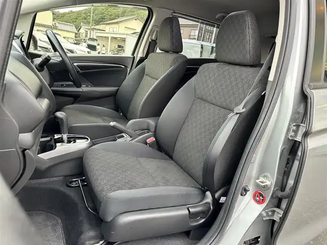 ホンダ フィット 13G Lパッケージ 島根県 2015(平27)年 3.4万km ティンテッドシルバーM 登録時走行距離33/310Km/ワンオーナー/プッシュスタート/社外デジタルインナーミラー/ウィンカーミラー/クルーズコントロール/純正ドアバイザー/オートライト/純正フロアマット/スマートキー/スペアキー×1