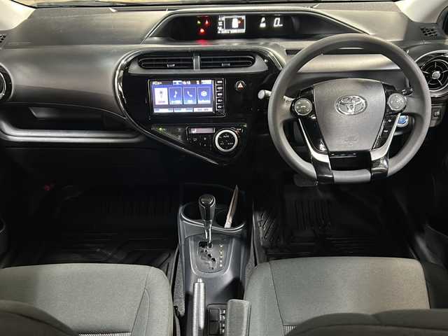 トヨタ アクア S スタイルブラック 広島県 2019(平31)年 5.4万km ダークブルーマイカ 禁煙車/トヨタセーフティセンス/・プリクラッシュセーフティ/・レーンディパーチャーアラート/・オートマチックハイビーム/・先行車発進お知らせ/クリアランスソナー/純正ナビ（NSCD-W68）/・ワンセグ/CD/Bluetooth/バックカメラ/ステアリングスイッチ/オートライト/スマートキー-/プッシュスタート/ドライブレコーダー（DRV-830）/ドアバイザー/モデリスタ15インチアルミホイール/スタッドレスタイヤ車載（175/65R15）