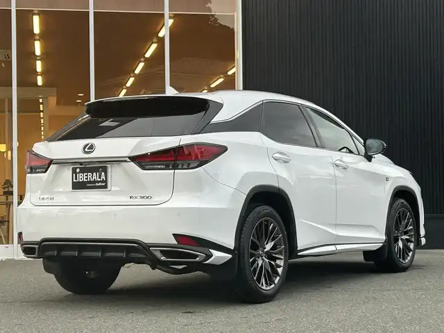 レクサス ＲＸ 300 Fスポーツ 福岡県 2021(令3)年 2万km ホワイトノーヴァガラスフレーク パノラマサンルーフ/ＬｅｘｕｓＳａｆｅｔｙＳｙｓｔｅｍ＋　/三眼LED/赤革シート/前席エアシート　/全席シートヒーター/ステアリングヒーター/純正ナビ　/全方位カメラ/フルセグTV/Bluetooth/前後ドライブレコーダー/純正２０インチアルミホイール/ETC2.0/取扱説明書/保証書