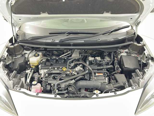 トヨタ ヤリスクロス ハイブリッド 宮城県 2021(令3)年 3.7万km ブラックマイカ/ホワイトパールクリスタルシャイン 2トーン 禁煙車/トヨタセーフティーセンス/・プリクラッシュセーフティーシステム/・レーダークルーズコントロール/・レーントレーシングアシスト/・パーキングサポートブレーキ/・オートマチックハイビーム/・クリアランスソナー/・ロードサインアシスト/アドバンストパーキングアシスト/ヘッドアップディスプレイ/純正8インチディスプレイオーディオ/（BT.AM.FM.USB.Miracast）/バックカメラ/フルセグテレビ/ビルトインETC/前後ドライブレコーダー/前席シートヒーター/運転席パワーシート/ハーフレザーシート/電動リアゲート/AUTOHOLD/ステアリングヒーター/革巻きステアリング/ステアリングスイッチ/プッシュスタート/スマートキー/スペアキー/純正フロアマット/純正18インチアルミホイール/LEDヘッドライト/横滑り防止機能/アイドリングストップ/コーナーセンサー