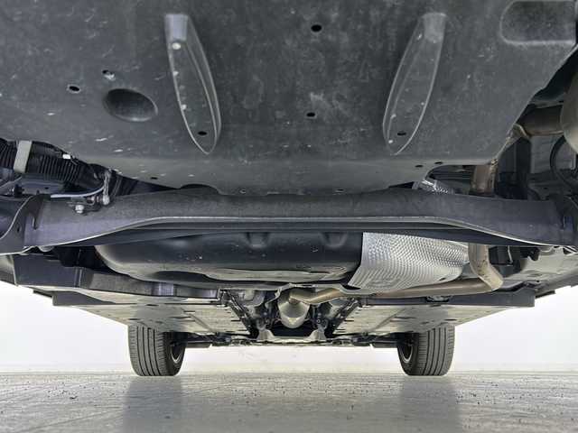 トヨタ ヤリスクロス ハイブリッド 宮城県 2021(令3)年 3.7万km ブラックマイカ/ホワイトパールクリスタルシャイン 2トーン 禁煙車/トヨタセーフティーセンス/・プリクラッシュセーフティーシステム/・レーダークルーズコントロール/・レーントレーシングアシスト/・パーキングサポートブレーキ/・オートマチックハイビーム/・クリアランスソナー/・ロードサインアシスト/アドバンストパーキングアシスト/ヘッドアップディスプレイ/純正8インチディスプレイオーディオ/（BT.AM.FM.USB.Miracast）/バックカメラ/フルセグテレビ/ビルトインETC/前後ドライブレコーダー/前席シートヒーター/運転席パワーシート/ハーフレザーシート/電動リアゲート/AUTOHOLD/ステアリングヒーター/革巻きステアリング/ステアリングスイッチ/プッシュスタート/スマートキー/スペアキー/純正フロアマット/純正18インチアルミホイール/LEDヘッドライト/横滑り防止機能/アイドリングストップ/コーナーセンサー