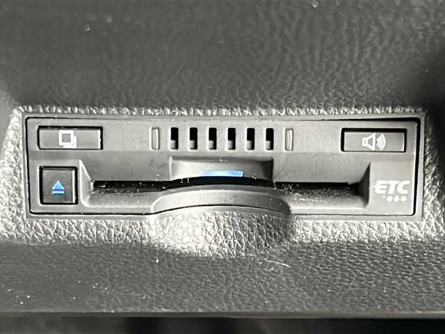 トヨタ ヤリスクロス ハイブリッド 宮城県 2021(令3)年 3.7万km ブラックマイカ/ホワイトパールクリスタルシャイン 2トーン 禁煙車/トヨタセーフティーセンス/・プリクラッシュセーフティーシステム/・レーダークルーズコントロール/・レーントレーシングアシスト/・パーキングサポートブレーキ/・オートマチックハイビーム/・クリアランスソナー/・ロードサインアシスト/アドバンストパーキングアシスト/ヘッドアップディスプレイ/純正8インチディスプレイオーディオ/（BT.AM.FM.USB.Miracast）/バックカメラ/フルセグテレビ/ビルトインETC/前後ドライブレコーダー/前席シートヒーター/運転席パワーシート/ハーフレザーシート/電動リアゲート/AUTOHOLD/ステアリングヒーター/革巻きステアリング/ステアリングスイッチ/プッシュスタート/スマートキー/スペアキー/純正フロアマット/純正18インチアルミホイール/LEDヘッドライト/横滑り防止機能/アイドリングストップ/コーナーセンサー