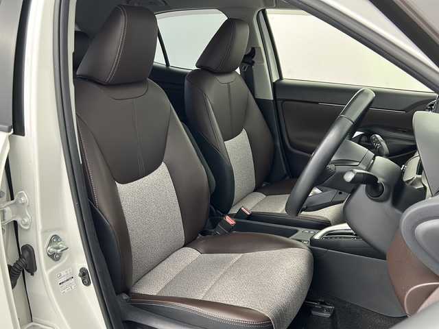 トヨタ ヤリスクロス ハイブリッド 宮城県 2021(令3)年 3.7万km ブラックマイカ/ホワイトパールクリスタルシャイン 2トーン 禁煙車/トヨタセーフティーセンス/・プリクラッシュセーフティーシステム/・レーダークルーズコントロール/・レーントレーシングアシスト/・パーキングサポートブレーキ/・オートマチックハイビーム/・クリアランスソナー/・ロードサインアシスト/アドバンストパーキングアシスト/ヘッドアップディスプレイ/純正8インチディスプレイオーディオ/（BT.AM.FM.USB.Miracast）/バックカメラ/フルセグテレビ/ビルトインETC/前後ドライブレコーダー/前席シートヒーター/運転席パワーシート/ハーフレザーシート/電動リアゲート/AUTOHOLD/ステアリングヒーター/革巻きステアリング/ステアリングスイッチ/プッシュスタート/スマートキー/スペアキー/純正フロアマット/純正18インチアルミホイール/LEDヘッドライト/横滑り防止機能/アイドリングストップ/コーナーセンサー