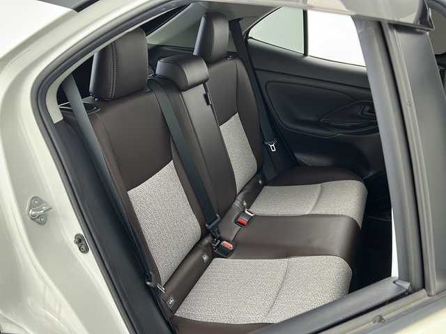 トヨタ ヤリスクロス ハイブリッド 宮城県 2021(令3)年 3.7万km ブラックマイカ/ホワイトパールクリスタルシャイン 2トーン 禁煙車/トヨタセーフティーセンス/・プリクラッシュセーフティーシステム/・レーダークルーズコントロール/・レーントレーシングアシスト/・パーキングサポートブレーキ/・オートマチックハイビーム/・クリアランスソナー/・ロードサインアシスト/アドバンストパーキングアシスト/ヘッドアップディスプレイ/純正8インチディスプレイオーディオ/（BT.AM.FM.USB.Miracast）/バックカメラ/フルセグテレビ/ビルトインETC/前後ドライブレコーダー/前席シートヒーター/運転席パワーシート/ハーフレザーシート/電動リアゲート/AUTOHOLD/ステアリングヒーター/革巻きステアリング/ステアリングスイッチ/プッシュスタート/スマートキー/スペアキー/純正フロアマット/純正18インチアルミホイール/LEDヘッドライト/横滑り防止機能/アイドリングストップ/コーナーセンサー