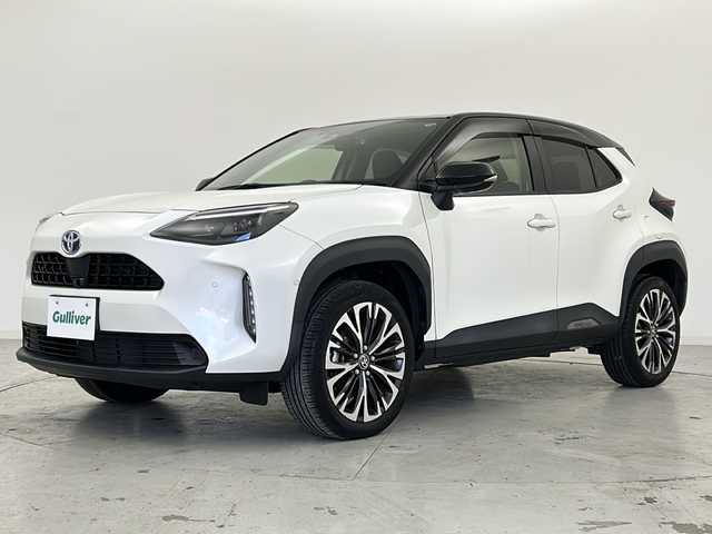 トヨタ ヤリスクロス ハイブリッド 宮城県 2021(令3)年 3.7万km ブラックマイカ/ホワイトパールクリスタルシャイン 2トーン 禁煙車/トヨタセーフティーセンス/・プリクラッシュセーフティーシステム/・レーダークルーズコントロール/・レーントレーシングアシスト/・パーキングサポートブレーキ/・オートマチックハイビーム/・クリアランスソナー/・ロードサインアシスト/アドバンストパーキングアシスト/ヘッドアップディスプレイ/純正8インチディスプレイオーディオ/（BT.AM.FM.USB.Miracast）/バックカメラ/フルセグテレビ/ビルトインETC/前後ドライブレコーダー/前席シートヒーター/運転席パワーシート/ハーフレザーシート/電動リアゲート/AUTOHOLD/ステアリングヒーター/革巻きステアリング/ステアリングスイッチ/プッシュスタート/スマートキー/スペアキー/純正フロアマット/純正18インチアルミホイール/LEDヘッドライト/横滑り防止機能/アイドリングストップ/コーナーセンサー