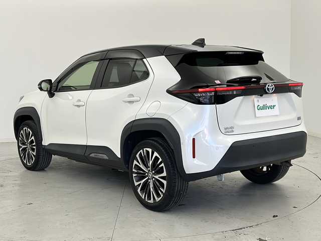 トヨタ ヤリスクロス ハイブリッド 宮城県 2021(令3)年 3.7万km ブラックマイカ/ホワイトパールクリスタルシャイン 2トーン 禁煙車/トヨタセーフティーセンス/・プリクラッシュセーフティーシステム/・レーダークルーズコントロール/・レーントレーシングアシスト/・パーキングサポートブレーキ/・オートマチックハイビーム/・クリアランスソナー/・ロードサインアシスト/アドバンストパーキングアシスト/ヘッドアップディスプレイ/純正8インチディスプレイオーディオ/（BT.AM.FM.USB.Miracast）/バックカメラ/フルセグテレビ/ビルトインETC/前後ドライブレコーダー/前席シートヒーター/運転席パワーシート/ハーフレザーシート/電動リアゲート/AUTOHOLD/ステアリングヒーター/革巻きステアリング/ステアリングスイッチ/プッシュスタート/スマートキー/スペアキー/純正フロアマット/純正18インチアルミホイール/LEDヘッドライト/横滑り防止機能/アイドリングストップ/コーナーセンサー