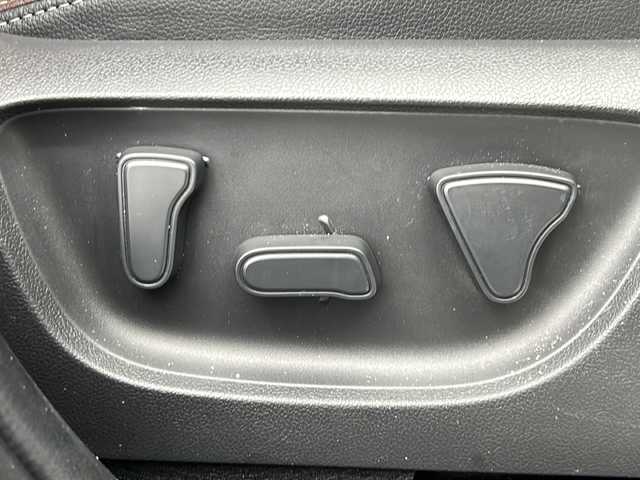 トヨタ ヤリスクロス ハイブリッド Z 宮城県 2021(令3)年 3.7万km ブラックマイカ/ホワイトパールクリスタルシャイン 2トーン 禁煙車/トヨタセーフティーセンス/・プリクラッシュセーフティーシステム/・レーダークルーズコントロール/・レーントレーシングアシスト/・パーキングサポートブレーキ/・オートマチックハイビーム/・クリアランスソナー/・ロードサインアシスト/アドバンストパーキングアシスト/ヘッドアップディスプレイ/純正8インチディスプレイオーディオ/・BT.USB.Miracast/バックカメラ/フルセグテレビ/電動リアゲート/ハーフレザーシート/前席シートヒーター/運転席パワーシート/ステアリングヒーター/革巻きステアリング/ステアリングスイッチ/AUTOHOLD/前後ドライブレコーダー/ビルトインETC/LEDヘッドライト/横滑り防止機能/アイドリングストップ/プッシュスタート/スマートキー/スペアキー/純正フロアマット/純正18インチアルミホイール