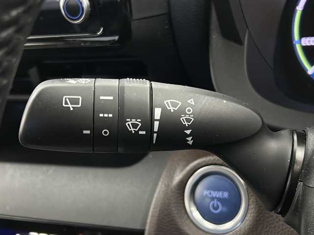 トヨタ ヤリスクロス ハイブリッド 宮城県 2021(令3)年 3.7万km ブラックマイカ/ホワイトパールクリスタルシャイン 2トーン 禁煙車/トヨタセーフティーセンス/・プリクラッシュセーフティーシステム/・レーダークルーズコントロール/・レーントレーシングアシスト/・パーキングサポートブレーキ/・オートマチックハイビーム/・クリアランスソナー/・ロードサインアシスト/アドバンストパーキングアシスト/ヘッドアップディスプレイ/純正8インチディスプレイオーディオ/（BT.AM.FM.USB.Miracast）/バックカメラ/フルセグテレビ/ビルトインETC/前後ドライブレコーダー/前席シートヒーター/運転席パワーシート/ハーフレザーシート/電動リアゲート/AUTOHOLD/ステアリングヒーター/革巻きステアリング/ステアリングスイッチ/プッシュスタート/スマートキー/スペアキー/純正フロアマット/純正18インチアルミホイール/LEDヘッドライト/横滑り防止機能/アイドリングストップ/コーナーセンサー