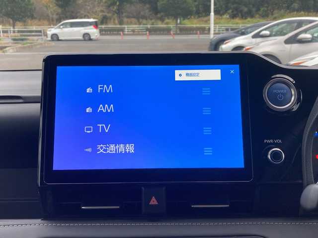 トヨタ ノア ハイブリッド S－Z 佐賀県 2022(令4)年 3.9万km ホワイトパールクリスタルシャイン 純正10.5インチディスプレイオーディオ/パノラマミックビューモニター/純正フリップダウンモニター/両側パワースライドドア/プリクラッシュセーフティ/レーンディパーチャーアラート/オートハイビーム/アダプティブクルーズコントロール/アドバンスドパーク/ブラインドスポットモニター/リアクロストラフィックアラート/クリアランスソナー/ドライバーモニター/電動パーキングブレーキ/オートブレーキホールド/ハーフレザーシート/シートヒーター/ステアリングリモコン/ドライブレコーダー/プッシュスタート/スマートキー/LEDヘッドライト/フォグライト/純正アルミホイール