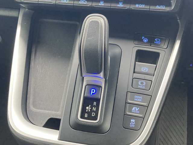 トヨタ ノア ハイブリッド S－Z 佐賀県 2022(令4)年 3.9万km ホワイトパールクリスタルシャイン 純正10.5インチディスプレイオーディオ/パノラマミックビューモニター/純正フリップダウンモニター/両側パワースライドドア/プリクラッシュセーフティ/レーンディパーチャーアラート/オートハイビーム/アダプティブクルーズコントロール/アドバンスドパーク/ブラインドスポットモニター/リアクロストラフィックアラート/クリアランスソナー/ドライバーモニター/電動パーキングブレーキ/オートブレーキホールド/ハーフレザーシート/シートヒーター/ステアリングリモコン/ドライブレコーダー/プッシュスタート/スマートキー/LEDヘッドライト/フォグライト/純正アルミホイール