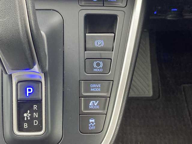 トヨタ ノア ハイブリッド S－Z 佐賀県 2022(令4)年 3.9万km ホワイトパールクリスタルシャイン 純正10.5インチディスプレイオーディオ/パノラマミックビューモニター/純正フリップダウンモニター/両側パワースライドドア/プリクラッシュセーフティ/レーンディパーチャーアラート/オートハイビーム/アダプティブクルーズコントロール/アドバンスドパーク/ブラインドスポットモニター/リアクロストラフィックアラート/クリアランスソナー/ドライバーモニター/電動パーキングブレーキ/オートブレーキホールド/ハーフレザーシート/シートヒーター/ステアリングリモコン/ドライブレコーダー/プッシュスタート/スマートキー/LEDヘッドライト/フォグライト/純正アルミホイール