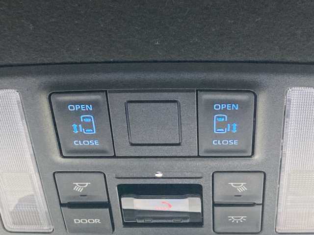 トヨタ ノア ハイブリッド S－Z 佐賀県 2022(令4)年 3.9万km ホワイトパールクリスタルシャイン 純正10.5インチディスプレイオーディオ/パノラマミックビューモニター/純正フリップダウンモニター/両側パワースライドドア/プリクラッシュセーフティ/レーンディパーチャーアラート/オートハイビーム/アダプティブクルーズコントロール/アドバンスドパーク/ブラインドスポットモニター/リアクロストラフィックアラート/クリアランスソナー/ドライバーモニター/電動パーキングブレーキ/オートブレーキホールド/ハーフレザーシート/シートヒーター/ステアリングリモコン/ドライブレコーダー/プッシュスタート/スマートキー/LEDヘッドライト/フォグライト/純正アルミホイール