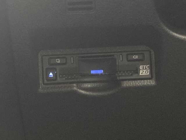 トヨタ ノア ハイブリッド S－Z 佐賀県 2022(令4)年 3.9万km ホワイトパールクリスタルシャイン 純正10.5インチディスプレイオーディオ/パノラマミックビューモニター/純正フリップダウンモニター/両側パワースライドドア/プリクラッシュセーフティ/レーンディパーチャーアラート/オートハイビーム/アダプティブクルーズコントロール/アドバンスドパーク/ブラインドスポットモニター/リアクロストラフィックアラート/クリアランスソナー/ドライバーモニター/電動パーキングブレーキ/オートブレーキホールド/ハーフレザーシート/シートヒーター/ステアリングリモコン/ドライブレコーダー/プッシュスタート/スマートキー/LEDヘッドライト/フォグライト/純正アルミホイール