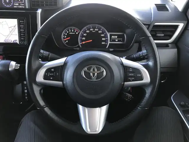 トヨタ ルーミー カスタムG－T 栃木県 2018(平30)年 11.3万km ブライトシルバーM (株)IDOMが運営する【じしゃロン小山店】の自社ローン対象車両になります。こちらは現金ご利用時の価格です。/自社ローンご希望の方は別途その旨お申付け下さい。//ワンオーナー/禁煙車/純正ワンセグナビ/（CD/AM/FMラジオ）/(Bluetooth)/スマートキー/プッシュスタート/バックカメラ/ＥＴＣ/両側パワースライドドア/車線逸脱警報/プリクラッシュセーフティ/クルーズコントロール/コーナーセンサー/後部座席サンシェード/アイドリングストップ/ステアリングリモコン/電動格納ドアミラー/パワーウインドウ/オートライト/防眩ミラー