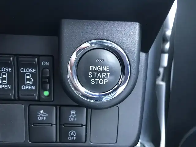 トヨタ ルーミー カスタムG－T 栃木県 2018(平30)年 11.3万km ブライトシルバーM (株)IDOMが運営する【じしゃロン小山店】の自社ローン対象車両になります。こちらは現金ご利用時の価格です。/自社ローンご希望の方は別途その旨お申付け下さい。//ワンオーナー/禁煙車/純正ワンセグナビ/（CD/AM/FMラジオ）/(Bluetooth)/スマートキー/プッシュスタート/バックカメラ/ＥＴＣ/両側パワースライドドア/車線逸脱警報/プリクラッシュセーフティ/クルーズコントロール/コーナーセンサー/後部座席サンシェード/アイドリングストップ/ステアリングリモコン/電動格納ドアミラー/パワーウインドウ/オートライト/防眩ミラー