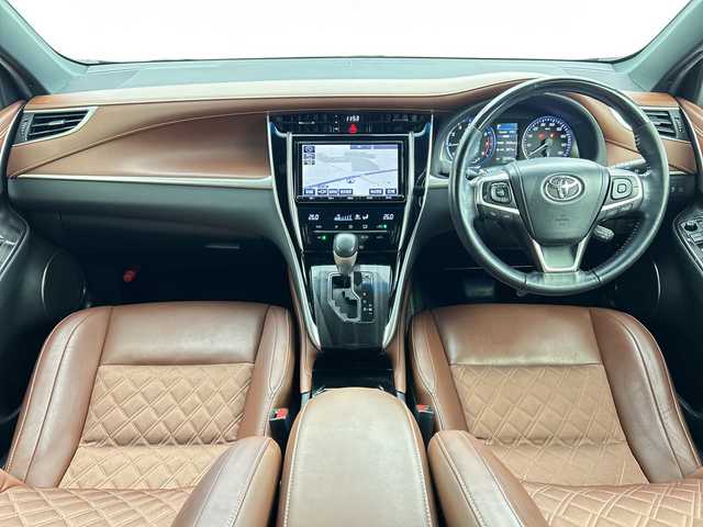 トヨタ ハリアー プレミアム 三重県 2017(平29)年 6.6万km ブラック /禁煙車//純正ナビ/・フルセグ・Bluetooth・CD・DVD・SD//バックカメラ//サンルーフ//トヨタセーフティセンス//プリクラッシュセーフティ//レーダクルーズコントロール//オートマチックハイビーム//レーントレーシングアシスト//電子パーキング//パワーバックドア//ブレーキホールド//前後クリアランスソナー//前方ドライブレコーダー//アイドリングストップ//LEDヘッドライト//オートライト//サマータイヤ付き純正AW4本積込//プッシュスタート//スマートキー